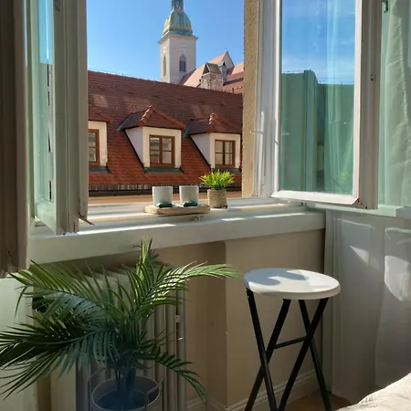 Audrey Hepburn Ii Location Cathedral View Air-conditioned * ברטיסלאבה