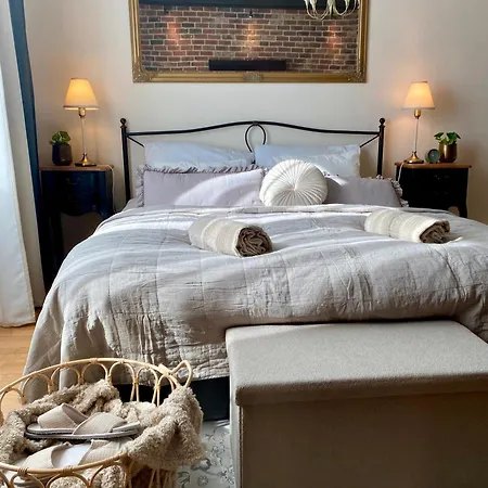 Audrey Hepburn Ii Location Cathedral View Air-conditioned Bratislava