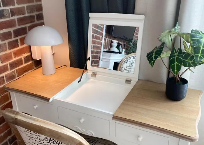 Audrey Hepburn Ii Location Cathedral View Air-conditioned