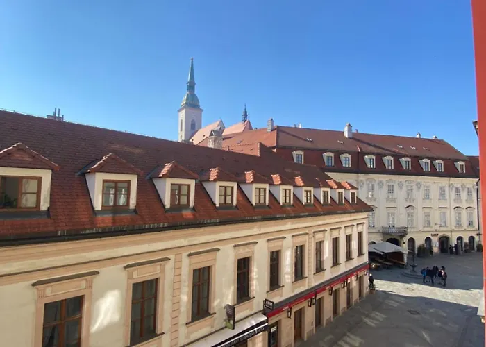 Audrey Hepburn Ii Location Cathedral View Air-conditioned Bratislava