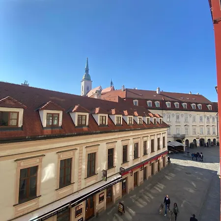 Audrey Hepburn Ii Location Cathedral View Air-conditioned Bratislava