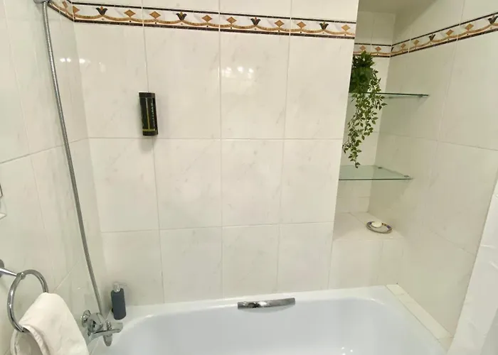 Audrey Hepburn Ii Location Cathedral View Air-conditioned アパート