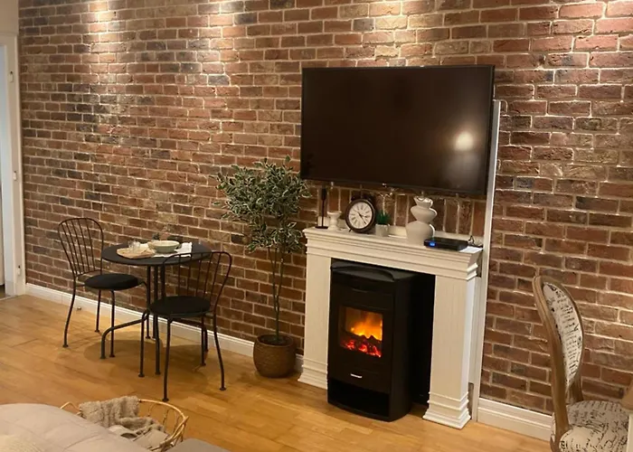 Audrey Hepburn Ii Location Cathedral View Air-conditioned